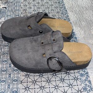 American Eagle size 6 clogs bnwt
